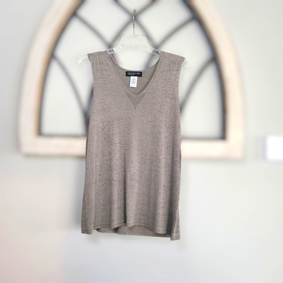 *NWT* JONES NEWYORK COLLECTION Taupe V-neck Sleeveless Knit Camisole Blouse XL - Picture 1 of 5